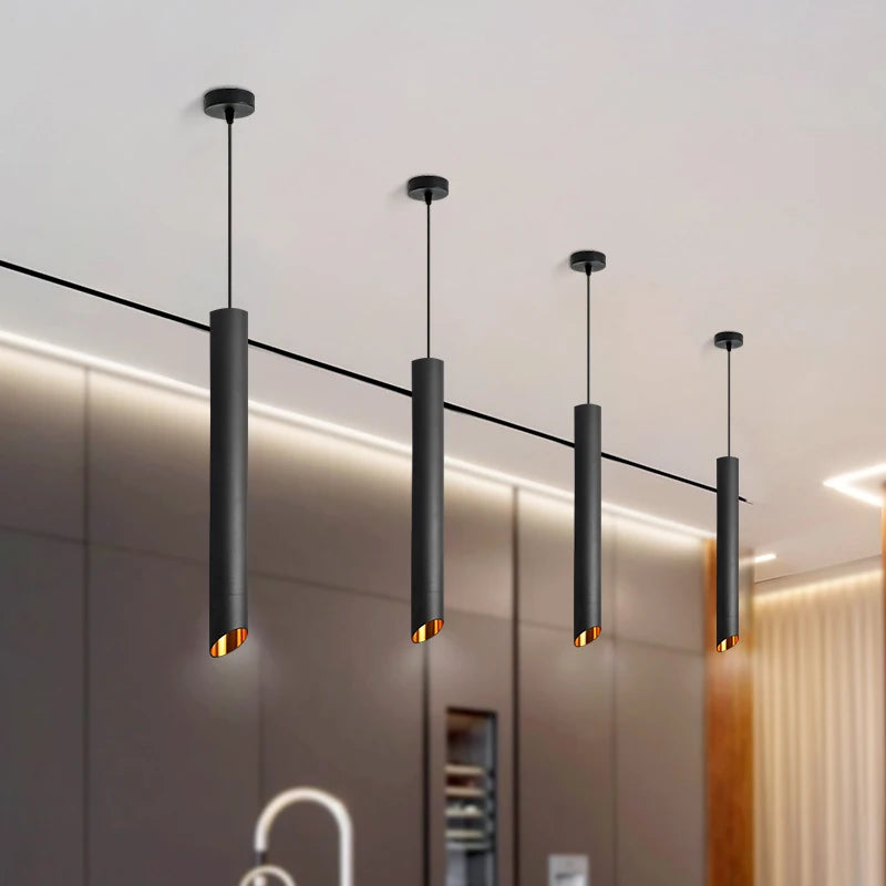 spot design tube noir long suspendu par cable au plafond