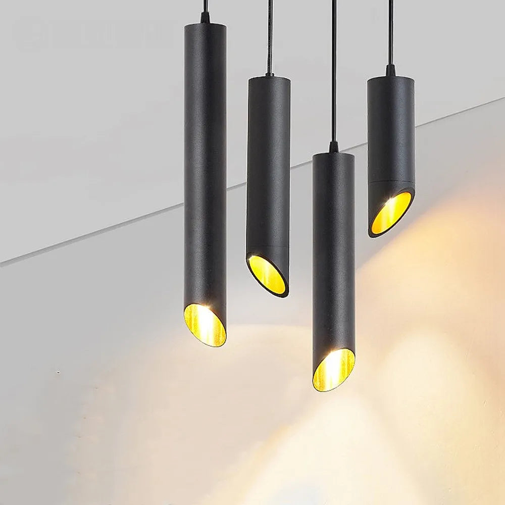 spot design tube à biseau noir long suspendu par cable au plafond